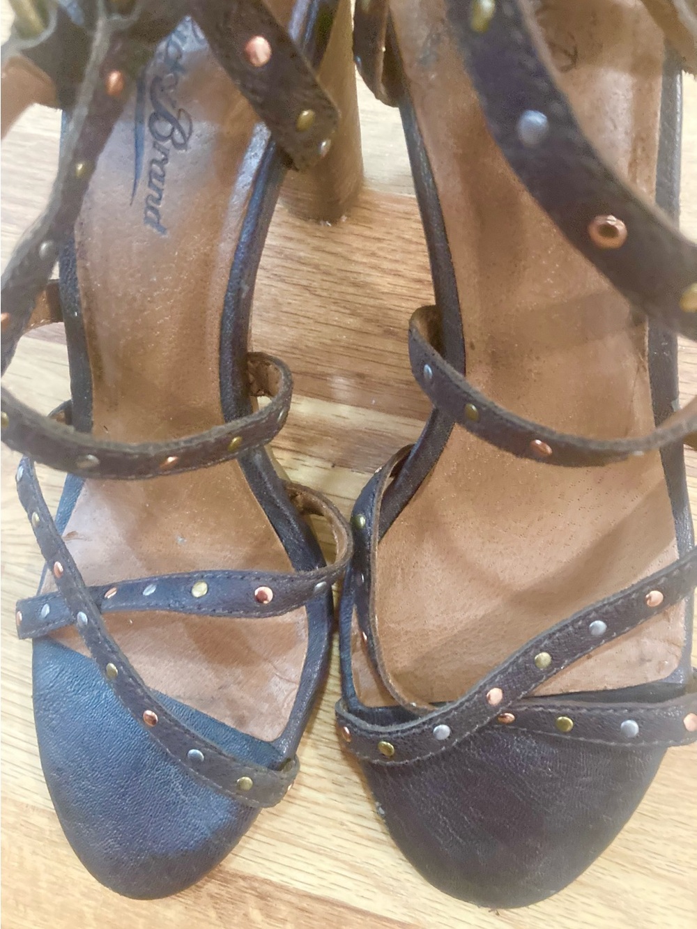 Pre-Owned Lucky Brand Brown Leather Studded Cross-Strappy High Heeled Sandals